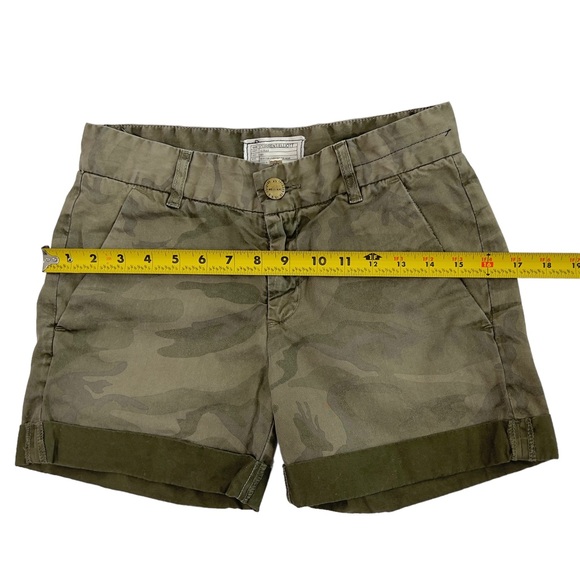 Current/Elliott The Captain Rolled Shorts in Army Camo - Picture 13 of 15